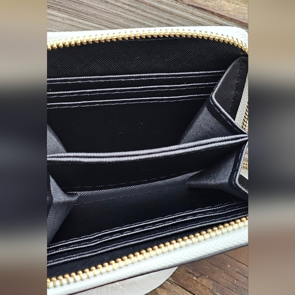 Fashion Wallet - Picture 5 of 5